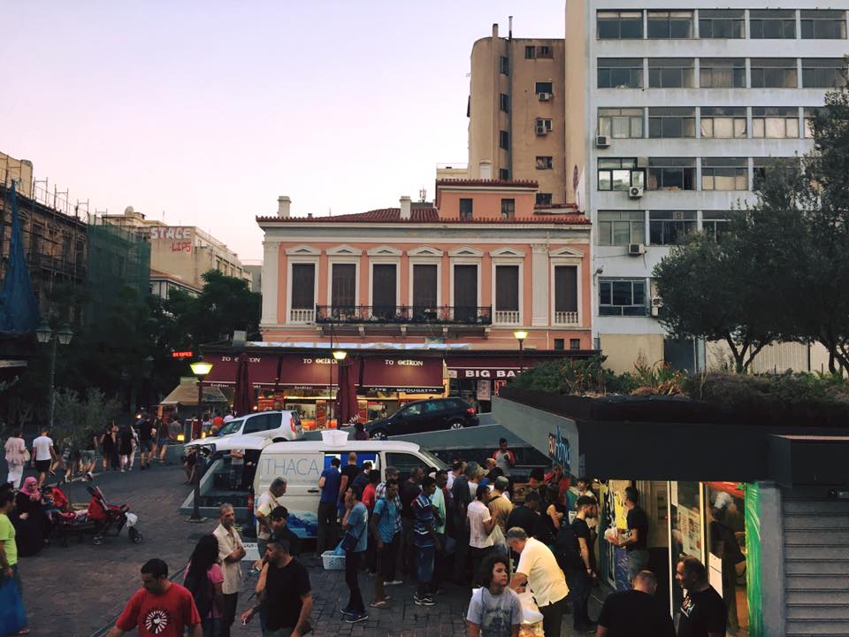 Κινητή μονάδα για το πλύσιμο και το στέγνωμα των ρούχων